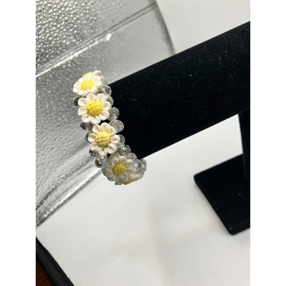 Vintage White Daisy Crystal Stretch 3.5 Inch Length Bracelet! - Picture 6 of 7